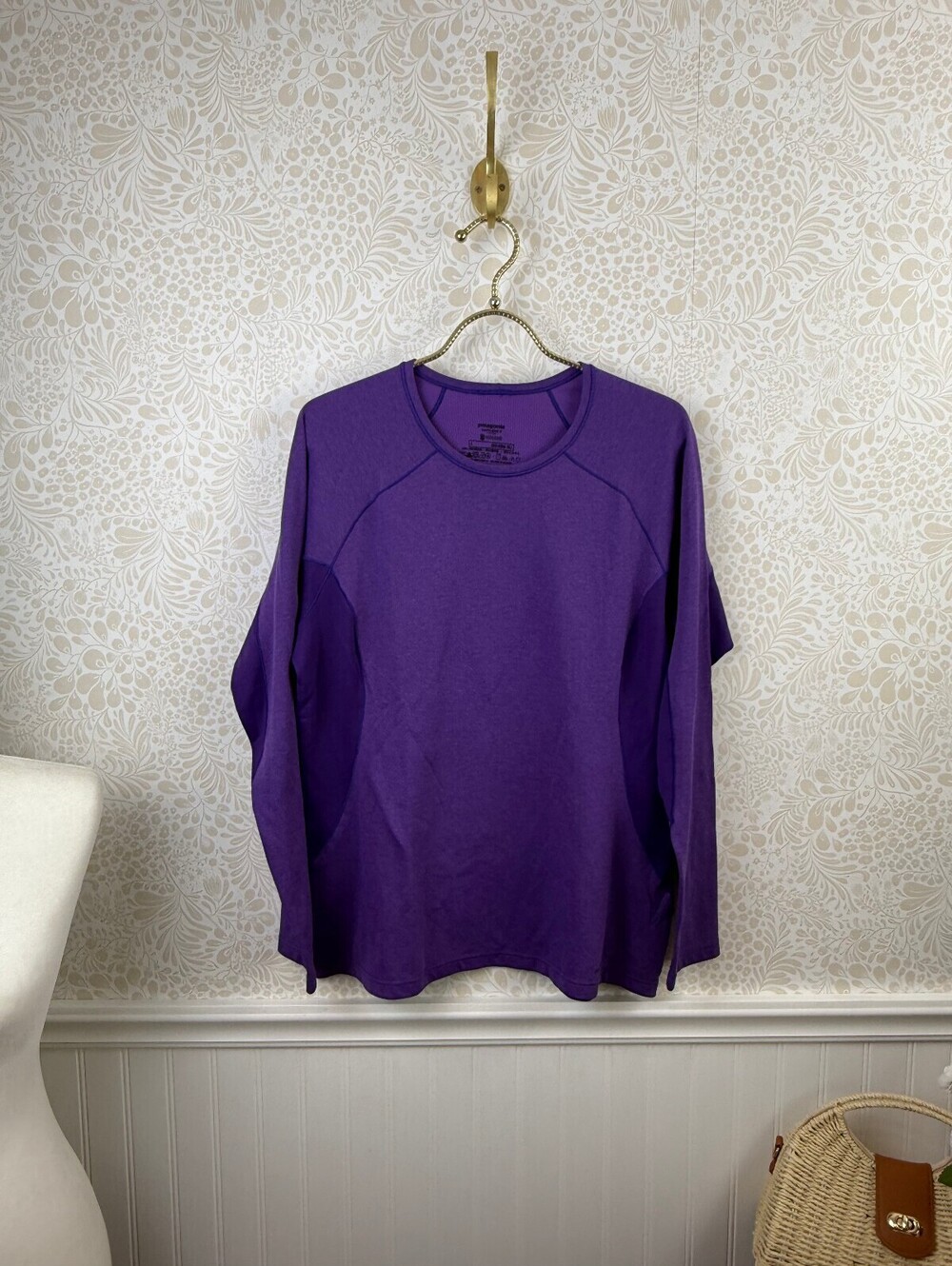 Patagonia Women's Purple Capilene Midweight Crew Baselayer - Size - Large
